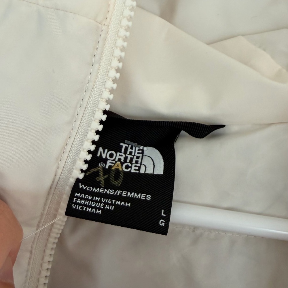 The North Face Women's Gotham Jacket in White Dune - Picture 9 of 12